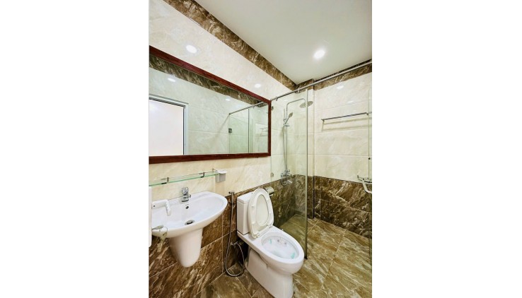 NHÀ BÁN 5 TOILET, XE HƠI ĐẬU TRONG NHÀ THỐNG NHẤT - P.11 - GÒ VẤP